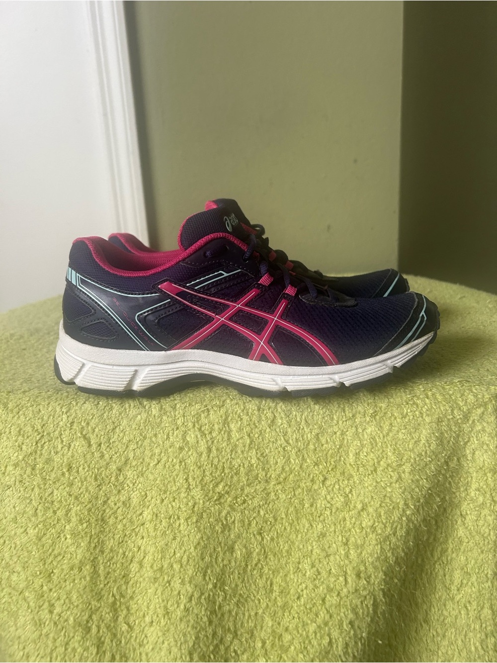 ASICS Gel Women's Navy with Pink Athletic Running Shoes Sz 7.5